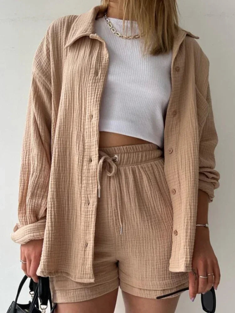 Chemise longue et short taille haute, idéale pour l'été