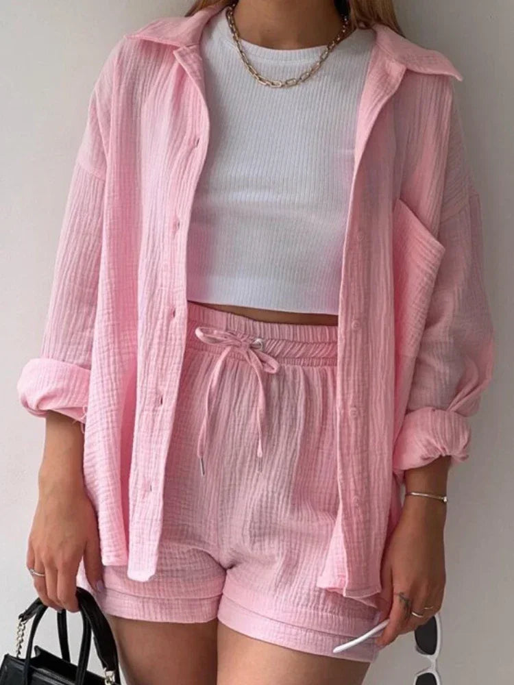 Chemise longue et short taille haute, idéale pour l'été