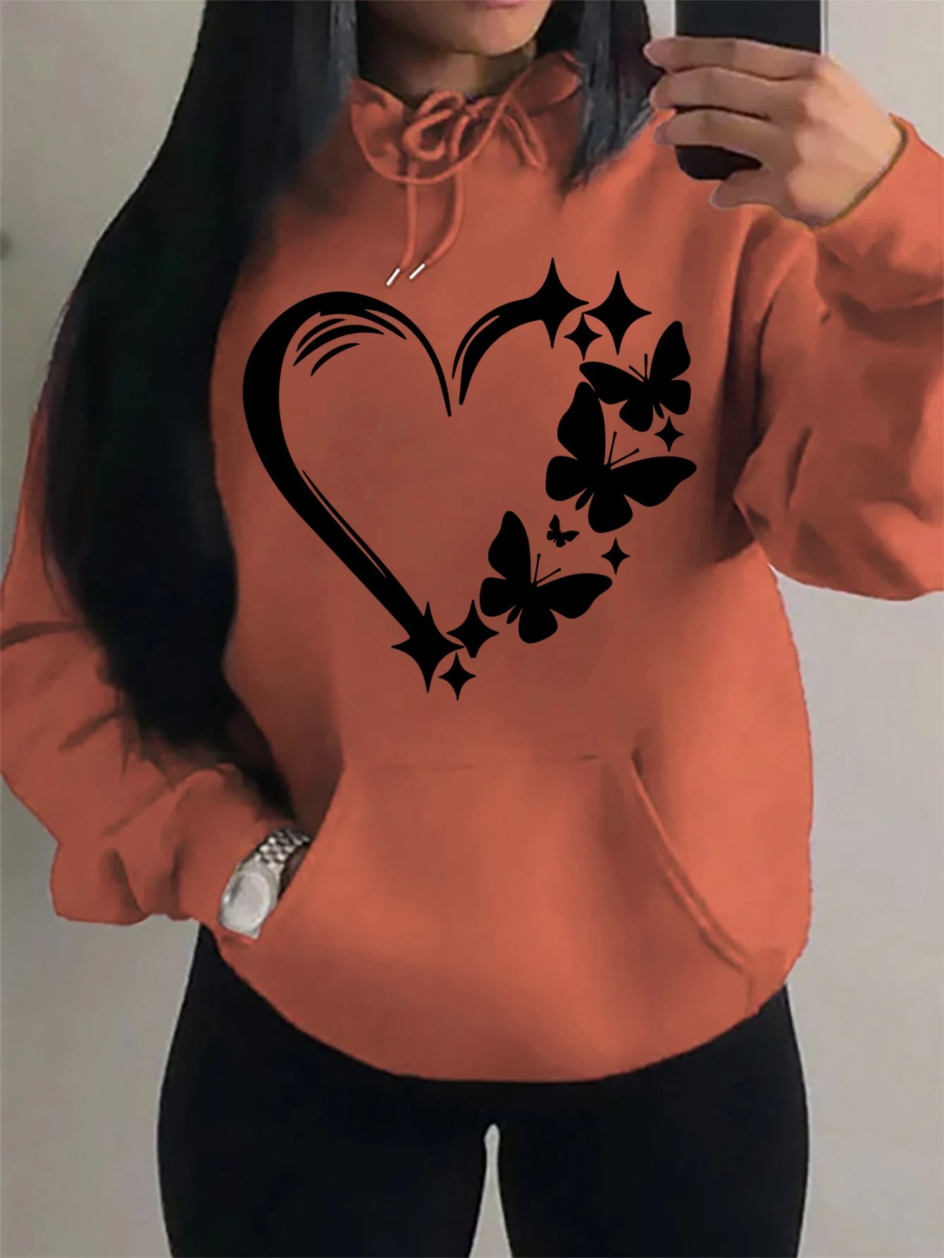 Sweat à capuche imprimé cœur et papillons noirs